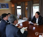 드론 공격지 통과해 왕복 27시간…긴박했던 尹 우크라 여정