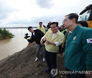 논산천 제방 붕괴 현장 찾은 한덕수 국무총리