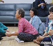 [뉴스1 PICK] 헬기 타고 산사태 현장 찾은 尹…침수피해 주민 위로