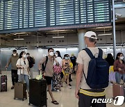 여행객들 몰리는 방콕 수완나품 국제공항