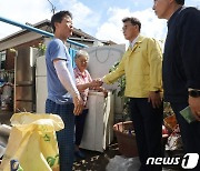 침수 현장 찾아 주민 위로하는 박광온 원내대표