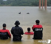 3일째 이어지는 옥정호 실종자 수색작업