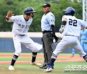 [포토] 득점에 환호하는 마산고 신민우와 배강민