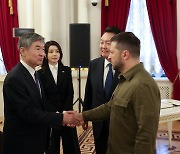 조태용 “연내 경제사절단 우크라 파견”… 野 “한-러 관계 우려”