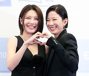 [포토] 최수영-전혜진, '완벽히 닮은 웃음'