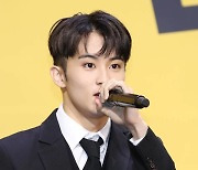 [포토] 인사말 하는 NCT 드림 마크