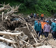 산사태 피해 현장 점검하는 대통령[경향포토]