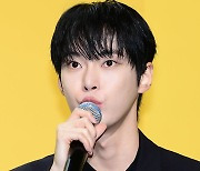 NCT 도영 ‘날렵한 턱선’ [MK포토]