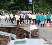 수해 현장으로 한달음에 달려간 여야…"상황 심각, 총력지원 약속"