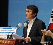 김의겸, '윤 우크라 방문=지하차도 사고' 발언 논란에 사과