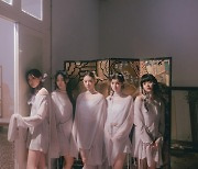 뉴진스, 20일 ‘쿨 위드 유’ MV 공개...“두 글로벌 스타 출연”