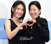 [포토] 전혜진·최수영, 미소가 닮았어요