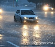 [날씨] 전국 거센 장맛비…제주·남부엔 강풍까지