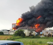 제주 전기업체서 불…소방 대응 1단계 발령 진압 중