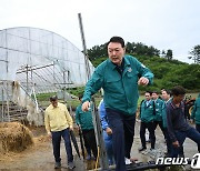 윤 대통령, 이틀째 집중호우 피해 지역 방문