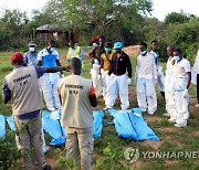 "예수 만나려면 굶어 죽어라"…케냐 사이비 종교 집단 사망자 400명 넘어