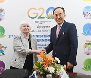 G20 재무회담서 만난 추경호와 옐런