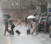 제주 시간당 30~80㎜ 강한 비…산사태·축대 붕괴 주의