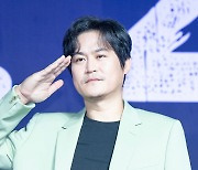 [T포토] 김성균 '카리스마, 여전하죠?'