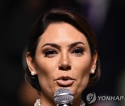 공개행사서 "의안빼서 달라" 브라질 前대통령 부인 '신종 갑질?'