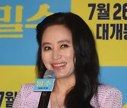 인사말하는 김혜수