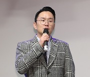 윤형빈, 이번에는 걸그룹 제작 나선다…세러데이 프로듀싱