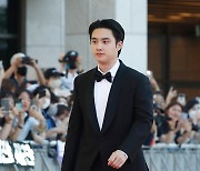 도경수, 근사한 발걸음