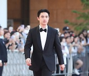 [E포토] 도경수, '턱시도핏에 멋짐이 뚝뚝'