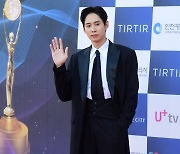 [포토] 박성훈, '멋지게 코트 입고' (제2회 청룡시리즈어워즈)