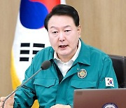 Yoon rebukes environment minister for water management failures