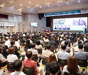 프랑스 역사학자 "박정희 대통령은 한국사의 정점을 찍은 인물"