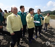 집중호우 복구 현장점검 하는 한덕수 국무총리