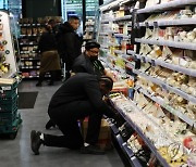 BRITAIN INFLATION FALLS