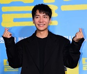 [TEN포토] 이승기 '하트가 두개'