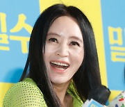 김혜수, 환한 꽃미소