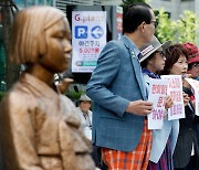 엄마부대, 日총리 관저서 "후쿠시마 오염수 방류 지지" 집회 열어