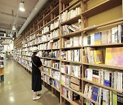 Court maintains fixed book price system to protect small local publishers