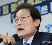 조희연 교육감 "교사 극단 선택, 책임감 느껴…무겁고 슬픈 마음"