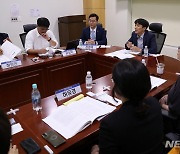 'EU와 미국은 왜 인공지능을 규제하려는가?'