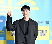 영화 '밀수' 응원 온 이승기 [사진]