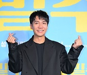 [T포토] 이승기 '올블랙 밀수남'