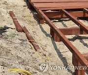 강릉산불로 소실된 경포해변 데크 설치