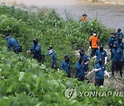 엿새째 계속되는 산사태 실종자 수색