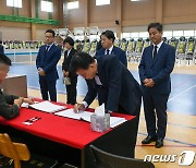 박광온, 실종자 수색 중 순직 채수근 해병대 상병 조문…"명복 빌어"