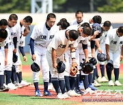 [포토] 청룡기 8강진출 강릉고, 안산공고 선수단에 인사