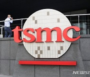 “일할 사람이 없다” TSMC 美공장 가동 연기…삼성엔 기회 분석도