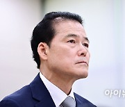 [포토]김영호 통일부 장관 후보자, 자료제출여부 놓고 파행