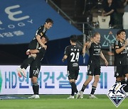 [K리그1 리뷰] '내가 돌아왔다!' 이동경, 1골 1도움!...울산, '9G 무승' 제주 2-1 격파→2연패 끝