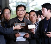 '민주당 전대 돈봉투 의혹' 송영길 前 보좌관 구속기소