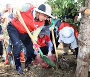 ‘文정부 4대강 위법’ 감사원 결론에…與 “국정농단” vs 野 “짜고 치기”